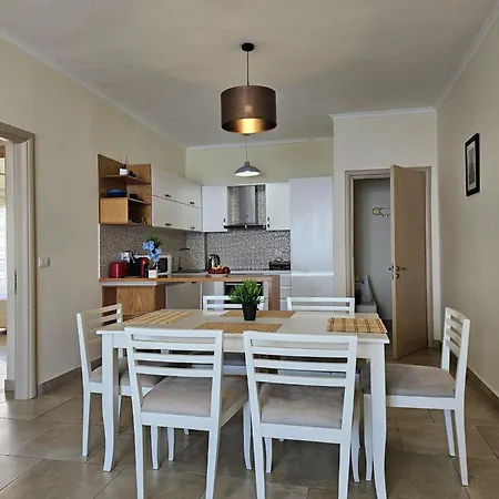 Apartment Stylish 2-bedroom In Sarande